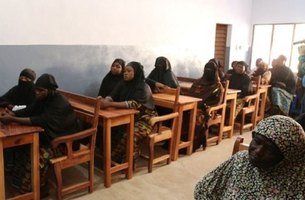 صورة توفير 50 ماكينة خياطة