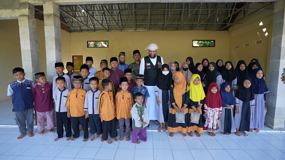 صورة إطعام الأيتام