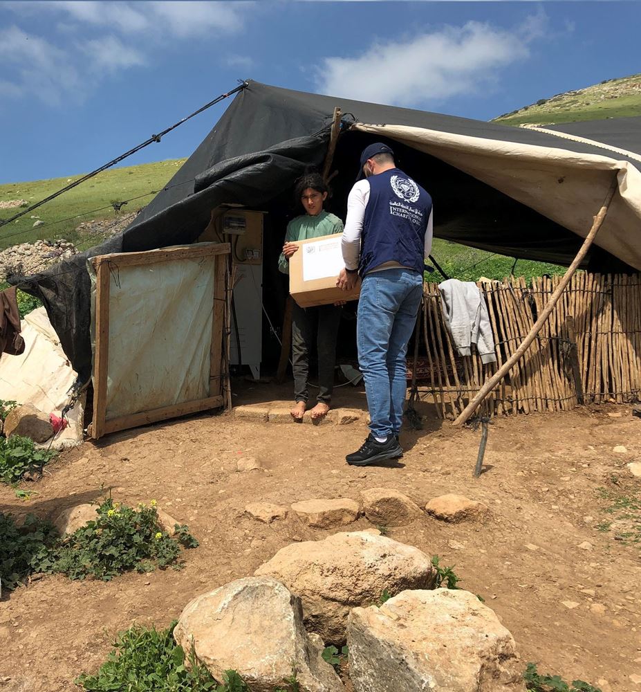 صورة توفير احتياجات خيمة لاجئ