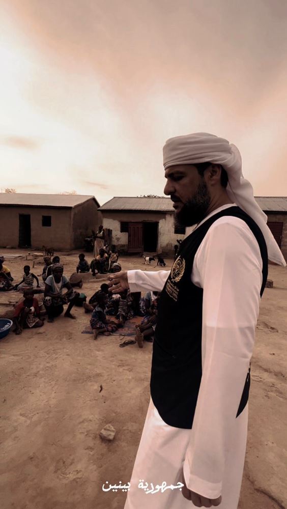 صورة توزيع الطرود الغذائية