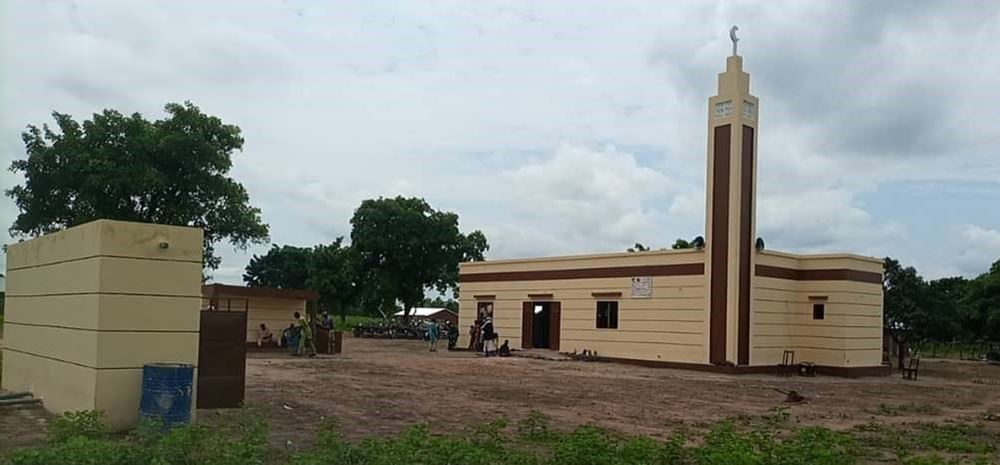 صورة ساهم ببناء مسجد للفقراء في بنين