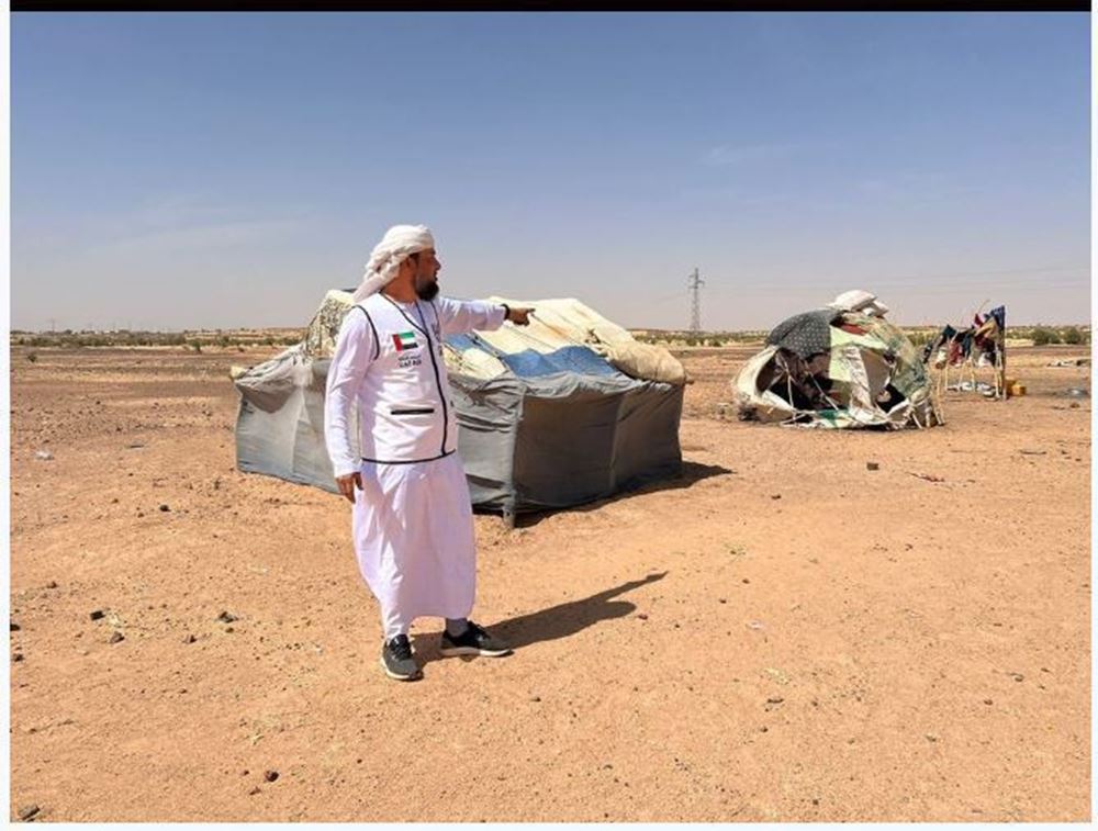 صورة بناء منزل من الطوب والشبك الحديدي