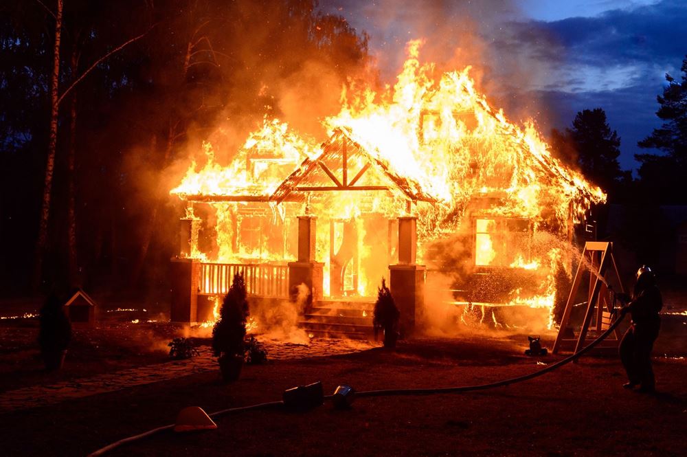 صورة حريق مفاجىء لمنزل ايتام