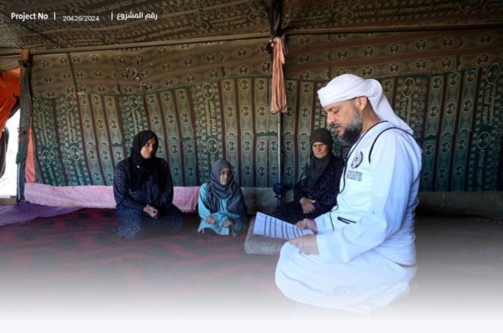 صورة لاجئة شابة تعاني التواء بالعمود الفقري