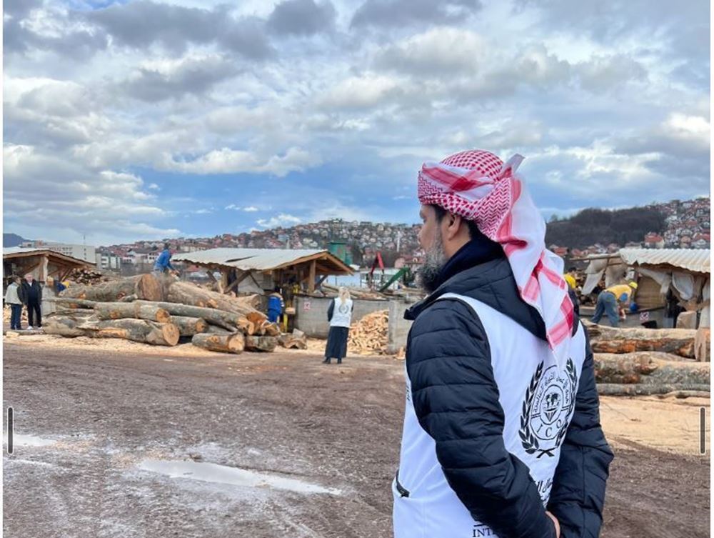 صورة حطب تدفئة لأسر فقيرة