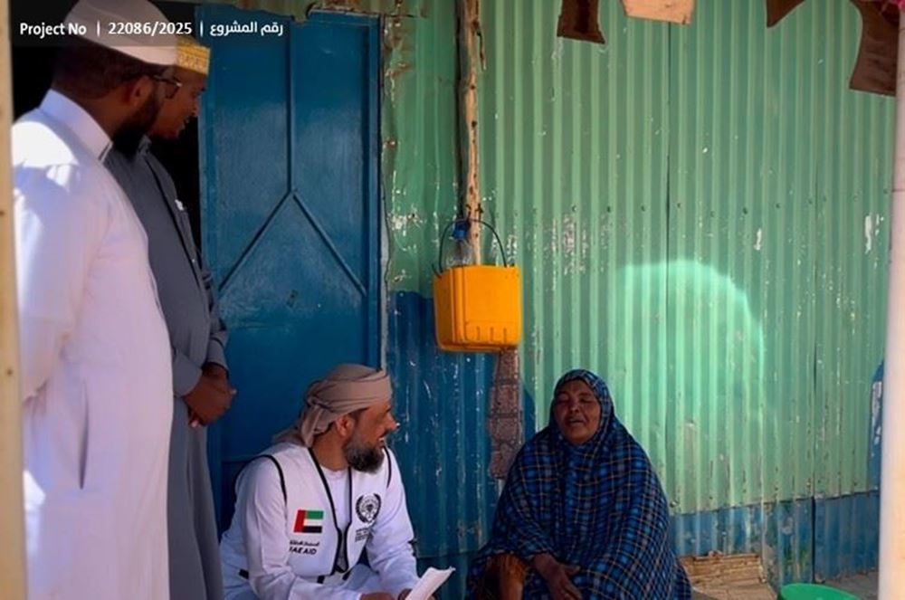 صورة بناء مسجد في حي مزدحم بالسكان