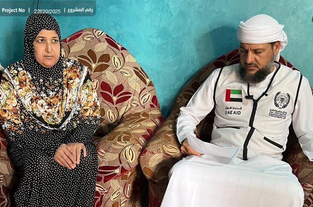 صورة عامل بسيط يناشدكم لعلاج زوجته