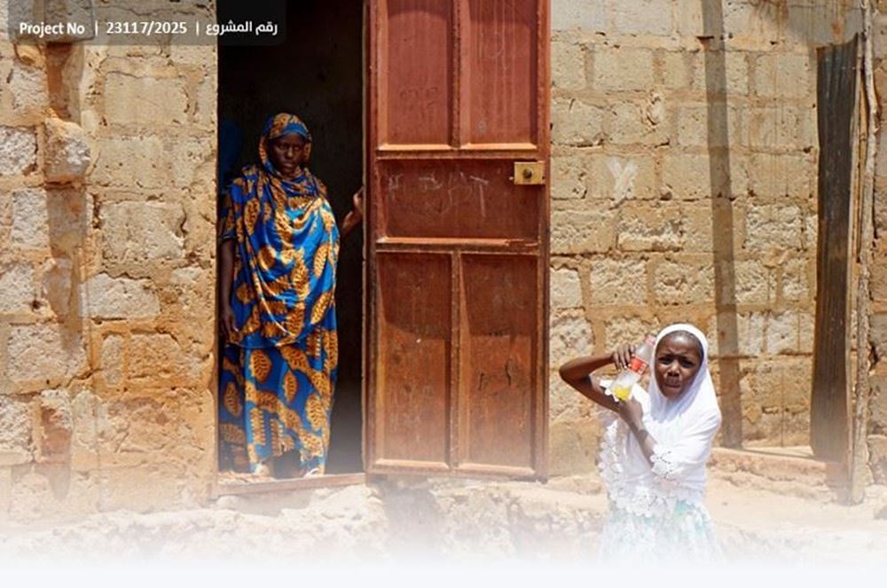 صورة أيتام يفقدون مأواهم وأمهم عاجزة