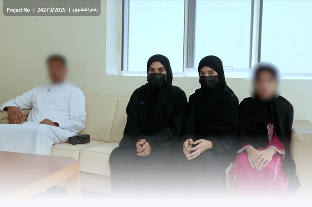 صورة 3 طالبات بحاجة لعونكم