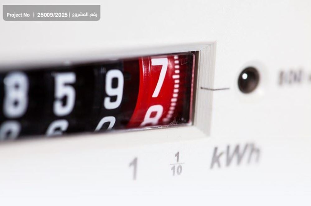 Picture of Their son works as a waiter to support them... and his siblings study in the dark.