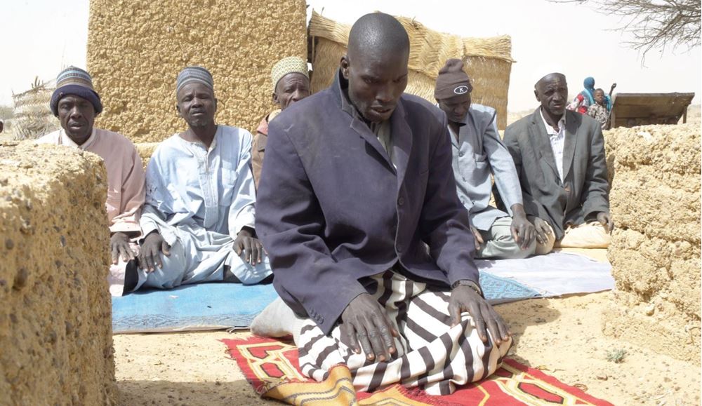 صورة المساهمة في كفالة إمام مسجد