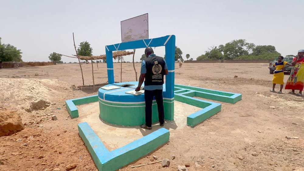 Picture of Surface well equipped with manual pulley