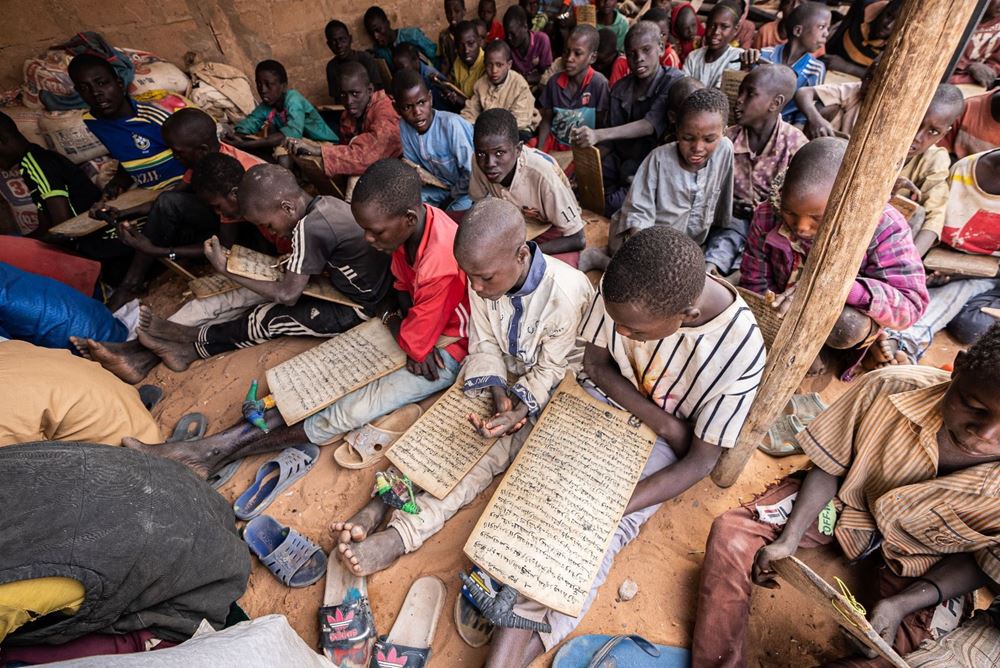 صورة المساهمة في كفالة 50 حافظ قرآن لمدة عام