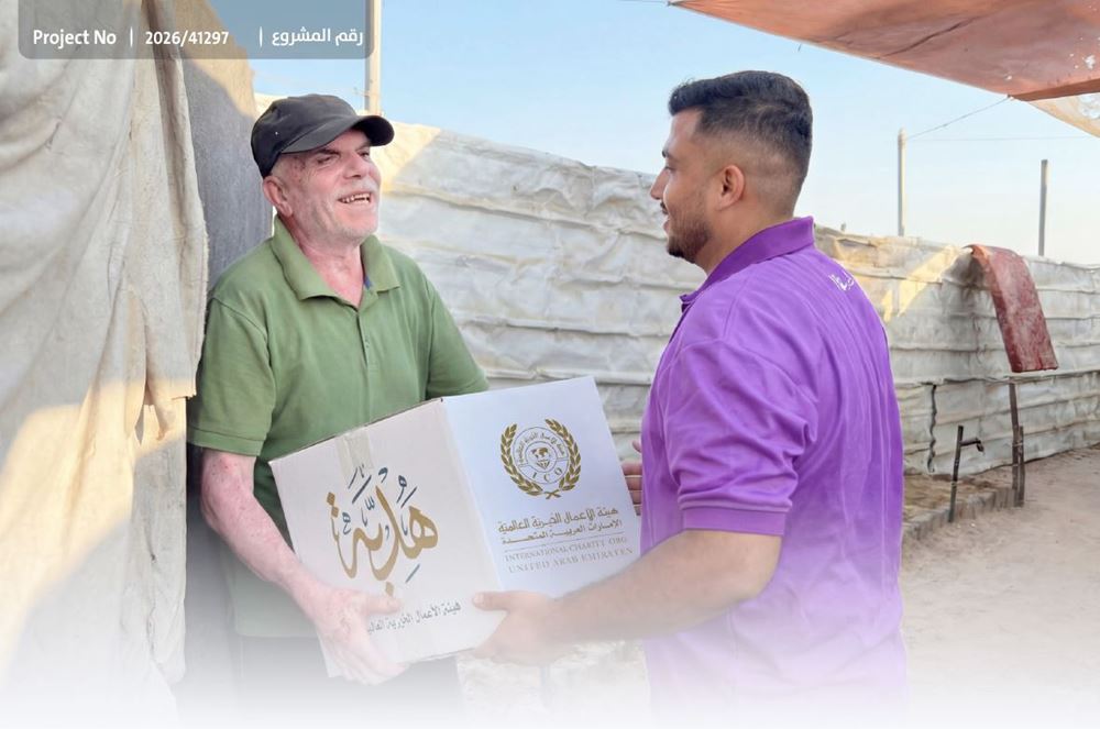 صورة توزيع طرود غذائية - غزة