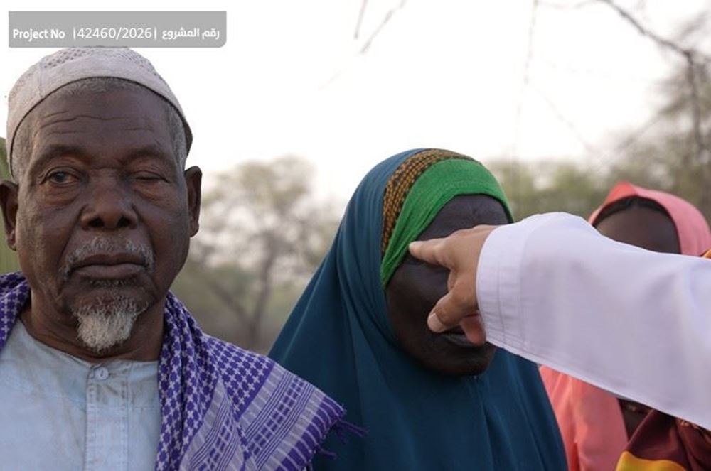 صورة عمليات مياه بيضاء لمرضى فقراء