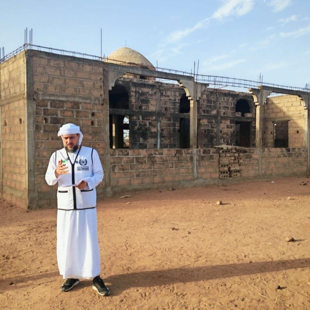 صورة ( استكمال بناء لمسجد في السنغال )