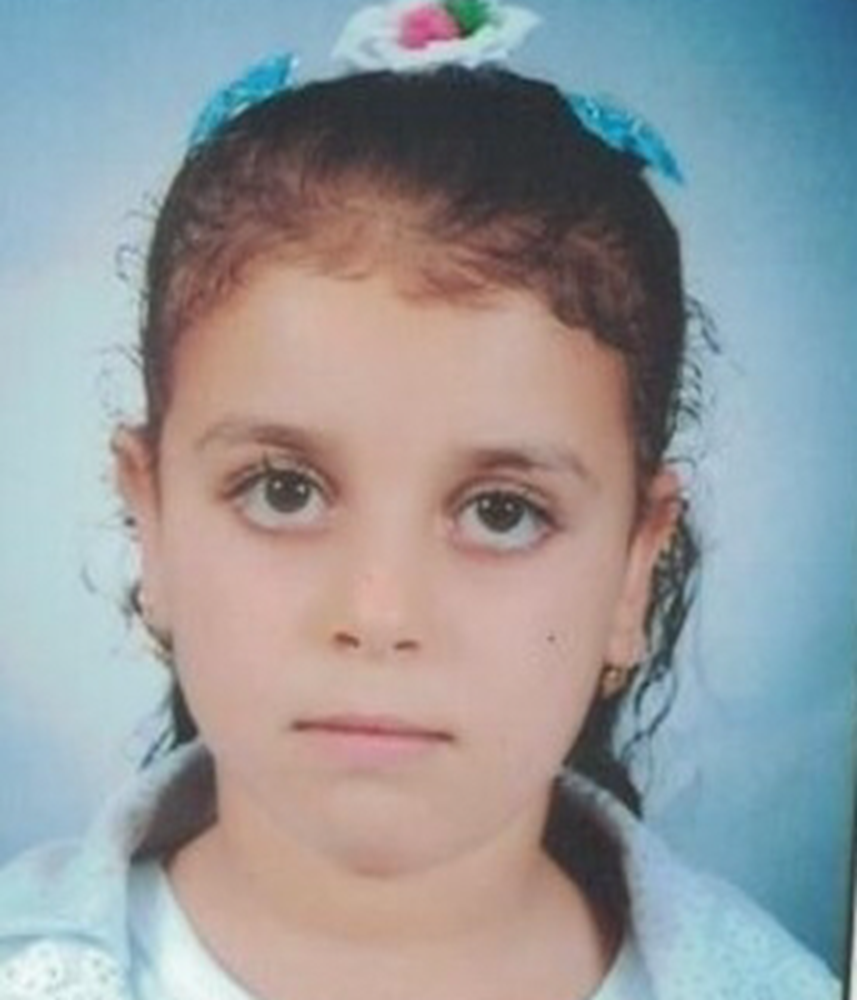 صورة اليتيمة  -  ايه - 13634