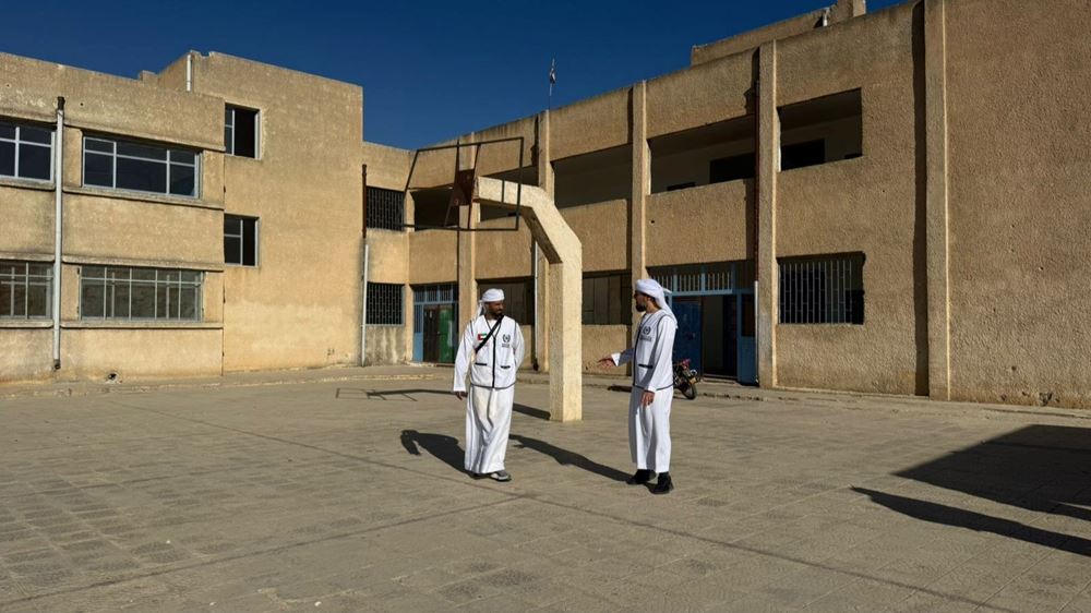 صورة ( صيانة مدرسة في سوريا )